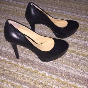 Black Gianni Bini pumps